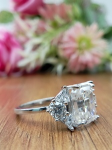 Anillo de Diamantes Clásico de Oro de 18K para Mujer, con Claridad VVS, Corte Esmeralda Certificado, para Bodas, Fiestas y Aniversarios - Product Image 2