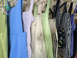 Venta al por mayor de ropa de <span class=keywords><strong>verano</strong></span> de segunda mano pantalones cortos con <span class=keywords><strong>tirantes</strong></span> ropa de vestir precio barato pacas de ropa usada para mujer - Product Image 2