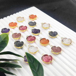 Cornalina Rosa tallada galvanizada colgante hecho a mano cobre piedra natal Rosa flor forma oro galvanizado mano antojo encantos - Product Image 5