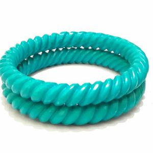 Ensemble de bracelets en résine avec des bracelets au design tendance pour femmes, collection de bijoux de mariage - Product Image 4