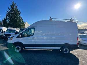 Fourgonnette Diesel Manuelle Neuve 2024 pour Transit avec Moteur Turbo, Volant à Gauche, Pneus R17, Caméra Arrière, Barre de Toit Métallique à VENDRE - Product Image 4