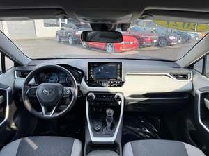 2021 Toyota RAV-4ไฮบริด XLE AWD Dark กล่องเกียร์อัตโนมัติ, เบาะหนังพวงมาลัยมือซ้าย17 - Product Image 2