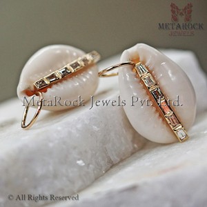 Baguette-colgante de conchas de oro amarillo de 14k, colgante de conchas de cauri, joyería, venta al por mayor - Product Image 4