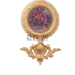 Cadre mural orné en laiton doré avec double porcelaine floral fait à la main décoration vintage design en laiton de luxe pour intérieurs - Product Image 4