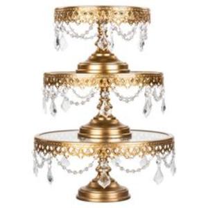 Charmant support à gâteau en métal doré avec art artisanal et motifs exquis pour les mariages et les occasions festives - Product Image 4