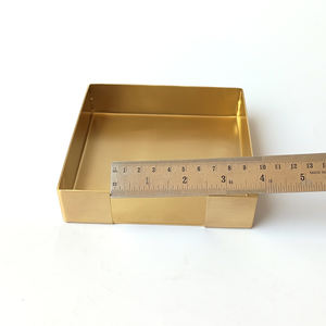 Bandeja Metálica Cuadrada Hecha a Mano con Recubrimiento de Latón para Servir Servilletas en Fiestas Navideñas, Precio de Fábrica al por Mayor en India - Product Image 2