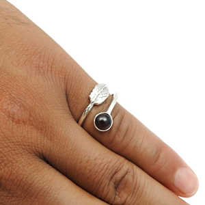Bague en argent sterling 925 massif avec pierre précieuse grenat, bijoux bohèmes faits à la main, design ethnique délicat en forme de feuille pour femmes - Product Image 2