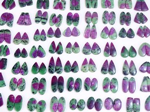 Paire de rubis naturels en zoisite Cabochon de pierres précieuses en vrac disponible mélange de forme et de taille pierre précieuse naturelle en vrac pour la fabrication de bijoux - Product Image 6