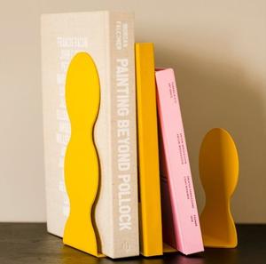 Elegantes sujetalibros de metal hechos a mano con detalles artísticos calados que agregan sofisticación y encanto al estilo de estantería - Product Image 5