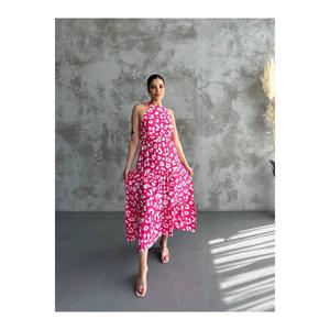 Abito con scollo all'americana