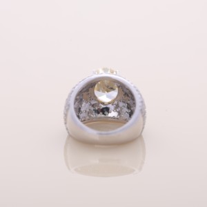 Bague pavée en or jaune, blanc et rose 14 carats, plaquée rhodium, avec diamant ovale fantaisie jaune clair de 4,41 carats cultivé en laboratoire, certifié IGI, style vintage - Product Image 3