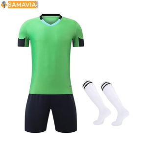 Conjunto de camiseta de fútbol retro con cuello en V al por mayor listo para enviar kit de fútbol personalizado para hombres con colores contrastantes - Product Image 1