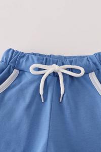 Ensemble de short de conception de football à motif uni pour garçons vêtements d'été confortables avec broderie de noeud français à rayures bleues taille pour enfants - Product Image 6