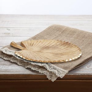 Plateau en aluminium à motif de feuilles pour servir élégamment des collations, des boissons et décorer la salle à manger, avec une construction durable et légère pour les tâches quotidiennes - Product Image 2