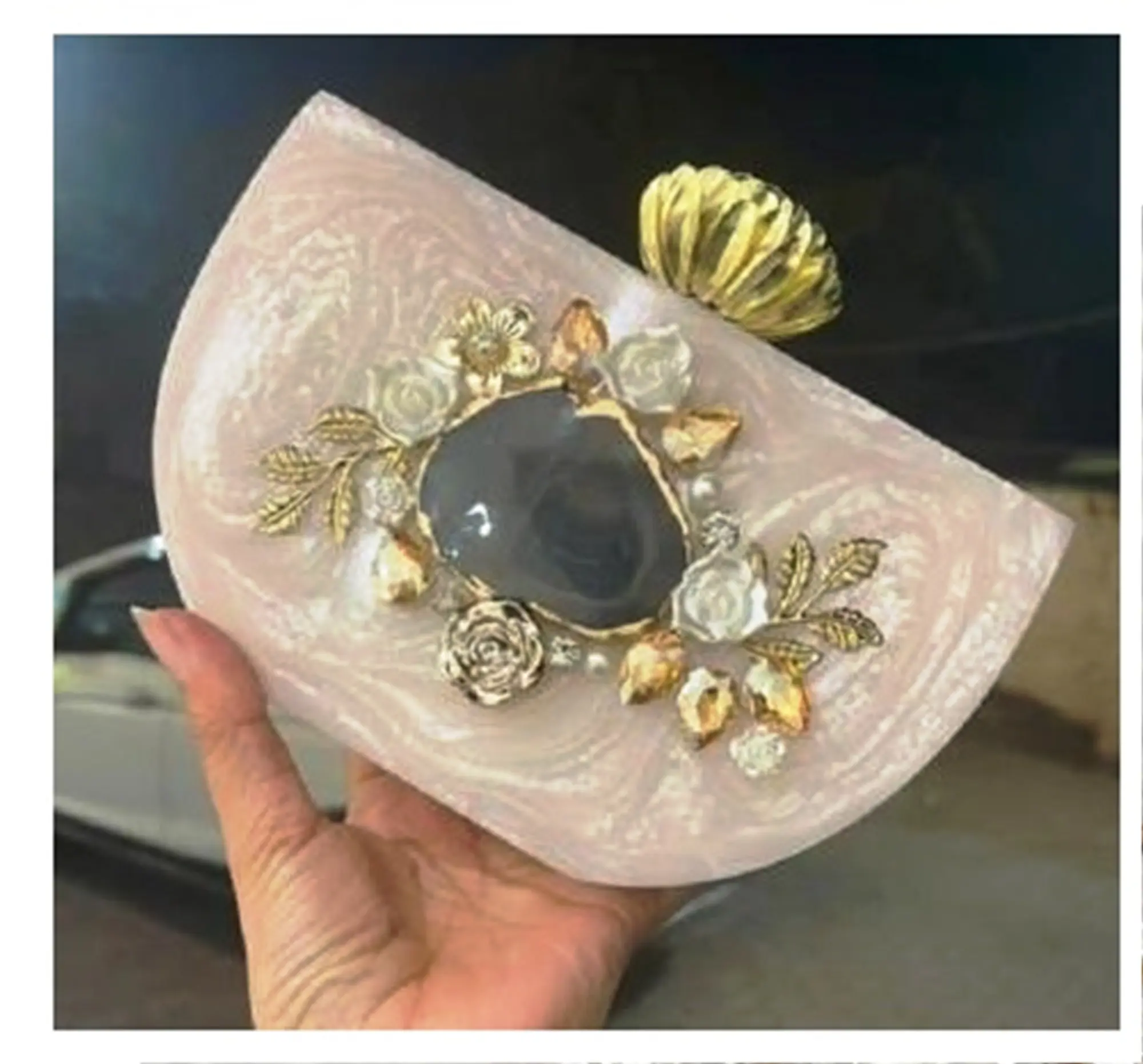 Wholesale handbags supplier in India Wholesale Market Price Luxury Clutch Made By Resin Wooden Metallic Custom Color & Shape