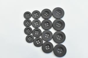 Botones de Nylon Reciclado de 4 Agujeros, Borde Delgado, para Coser, Ropa Clásica, Sombreros, Zapatos, Decoración Hecha a Mano, Precio al por Mayor - Product Image 5