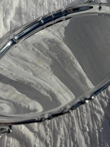 Bandeja Ovalada de Metal Plateado con Aspecto de Espejo y Asas de Diseño, Perfecta para Regalos, Decoración del Hogar y Exhibición Decorativa, Procedente de la India - Product Image 4