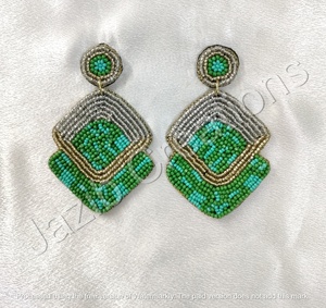 ต่างหูลูกปัดรูปดอกเล็กสดใหม่ต่างหูถักมือสไตล์โบฮีเมียนลายดอกซากุระดอกเดซี่สามชั้น - Product Image 4