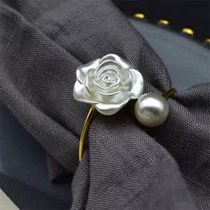 Rond de serviette fleur blanche accessoire de décoration de table élégant pour la maison salle à manger mariage et fête Design floral et gracieux élégant - Product Image 5