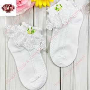 Adorables calcetines de bebé tejidos a mano con bordado floral - Product Image 6