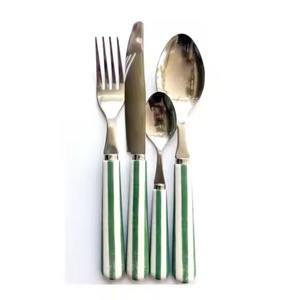 Ensemble de couverts en résine Green Line Design, vaisselle vintage pour les événements de restauration moderne, banquets et traiteurs, utilisation dans les hôtels - Product Image 1