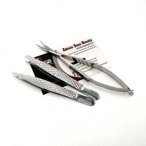 Pinzas plateadas brillantes para cejas, logotipo personalizado, acero inoxidable sostenible, pinzas para cejas con agarre de diamante puntiagudo inclinado con tijera - Product Image 1