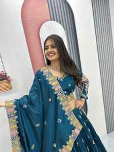 Lehenga Choli para Mujer, Diseño Vichitra, con Bordado Intenso, Lentejuelas y Hilo, Interior de Micro Algodón, Hecho en India - Product Image 3