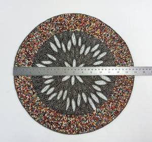 Napperon perlé Chargeur rond fait à la main pour salle à manger de luxe et décor de vacances Pièce unique perlé à la main, napperon, pendaison de crémaillère - Product Image 3