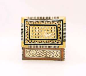 Boîte de rangement à bijoux de luxe moderne en bois fait main haut de gamme avec incrustation de nacre et motif floral gravé, organisateur élégant - Product Image 2