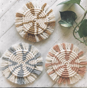 Sous-verres en coton macramé en gros, design rond en tissu tissé avec des glands, fabriqués en Inde - Product Image 3