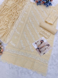 Venta al por mayor de traje de Georgette de zorro pesado para mujer con forro de Santoon opaco para celebraciones especiales disponible al mejor precio - Product Image 3