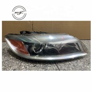 Los Faros Delanteros eran Lámparas Halógenas y Luces Altas para AUDI Q7 - Product Image 1