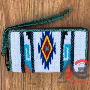 กระเป๋าสตางค์หนังสัตว์แบบตะวันตกลายนูนสีเทอร์ควอยส์สำหรับผู้หญิงกระเป๋าคลัทช์ใส่บัตรเครดิตหนังแท้ลายดอกไม้ - Product Image 1