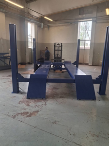 Elevador Hidráulico de Cuatro Postes para Autos, Capacidad de Elevación de 4000 kg, Equipo Perfecto para Talleres Mecánicos y Reparación de Automóviles - Product Image 4