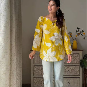 Mejor calidad 100% algodón Kurti corto para mujeres y niñas forma de cuello en V para ropa de fiesta fabricante indio precio al por mayor - Product Image 1