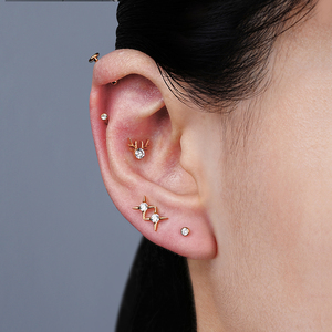 Boucle d'oreille à <span class=keywords><strong>double</strong></span> étoile en titane ASTM F136, 16G, étoile éclatante, dos plat, labret, cartilage, hélix, <span class=keywords><strong>tragus</strong></span>, <span class=keywords><strong>piercing</strong></span> - Product Image 2
