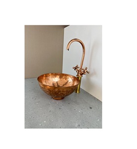 Bassins en cuivre vintage créés pour les collectionneurs qui apprécient l'artisanat métallique unique avec des caractéristiques de design traditionnel distinctives - Product Image 3