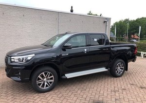 Hilux Usada en Buen Estado, Diésel, Turbo, Automática, Tracción Delantera, Asientos de Cuero R18, Interior Claro, en Venta - Product Image 3
