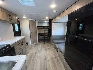 Nueva Autocaravana Keystone Coleman Light 22BX 2025 para Camping - Product Image 4