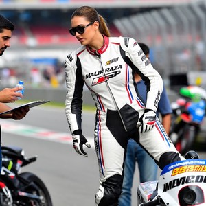 Trajes de carrera de motocicletas de cuero de vaca de grano superior genuino de calidad premium de larga duración-Colores, diseños, tamaños, logotipos y gráficos personalizados - Product Image 2