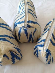 Bolsa de Maquillaje Acolchada de Algodón con Estampado Floral, Bolsa de Cosméticos de Viaje Mediana/Pequeña con Cremallera, Fabricante Mayorista de Estuches de Cosméticos - Product Image 6