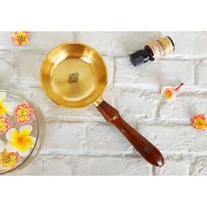 IndianArtVilla Tazón calentador de aceite con acabado mate de latón con mango de madera-Ancho 9 pulgadas para utensilios de cocina - Product Image 5