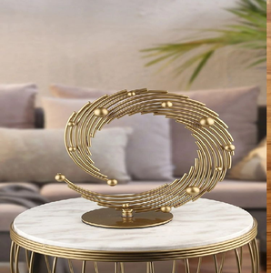 Décoration murale géométrique moderne en forme de soleil, en noir et or, pour des intérieurs chics. Disponible à prix de gros. - Product Image 4