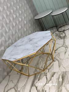 Mesa de centro moderna de vidrio templado con base de acero inoxidable cepillado dorado mejor última colección modal de alta calidad - Product Image 2