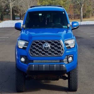 TOYOTA TACOMA TRD OFF-ROAD DOBLE CABINA 4X4 2020 USADO, VOLANTE A LA IZQUIERDA/DERECHA - Product Image 1