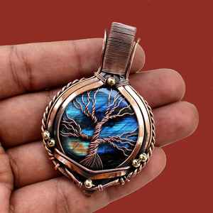 Colgante de labradorita único Vintagelike, alambre de cobre hecho a mano, diseño de árbol de la vida chapado en oro con ocasión de compromiso en mente - Product Image 1