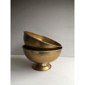 Hermoso cuenco de latón antiguo para una decoración atemporal del hogar y uso práctico durante comidas y eventos familiares - Product Image 2