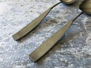 Ensemble de 2 cuillères de mariage en acier inoxydable de l'Inde au design simple, idéales pour la vaisselle d'hôtel, les ustensiles de cuisine, les accessoires de table - Product Image 2