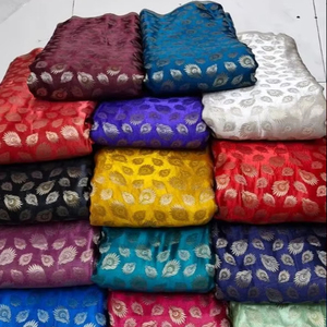 Venta al por mayor de rollos de tela satinada de alta calidad acabado brillante, textura sedosa, ideal para la moda, lencería y decoraciones de interiores - Product Image 1