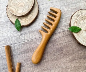 Masseur de tête naturel fait à la main peignes à cheveux pas de statique sain en bois démêlant bois de santal peigne en bois à dents larges pour cheveux bouclés - Product Image 4